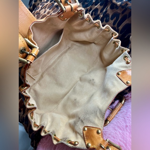 Louis Vuitton Theda PM handbag - Picture 9 of 10